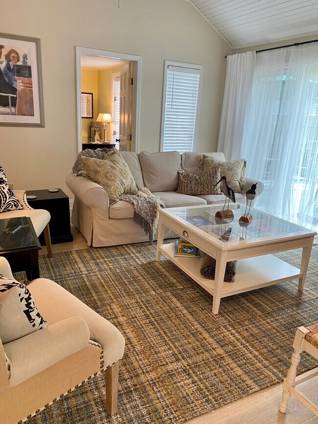 Building Photo - Home on East Bay – Impeccably Furnished Off-Season Retreat