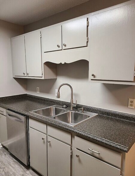 Building Photo - 5661 Hornaday Rd