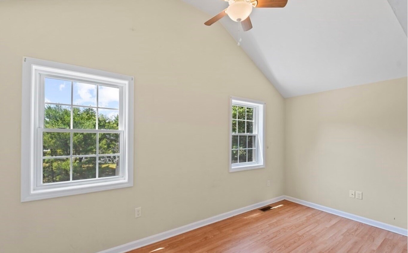 Building Photo - 27 Pine St