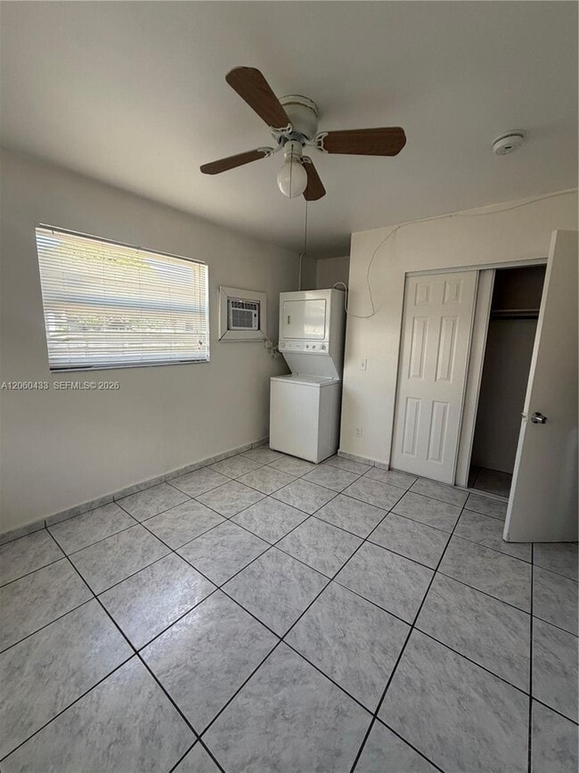Building Photo - 6137 SW 20th Ct