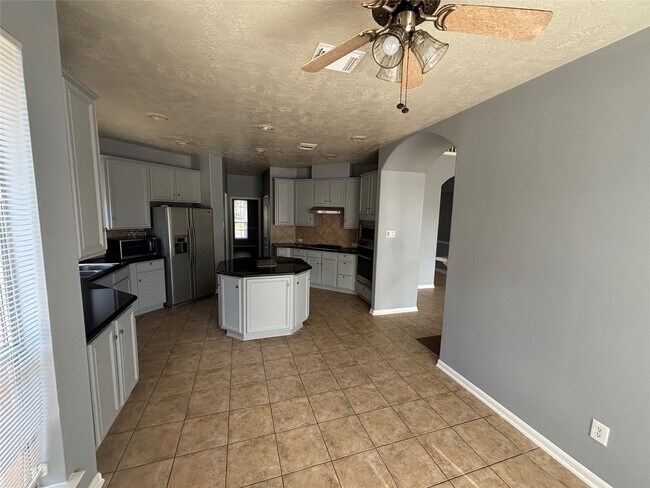 Building Photo - 12823 Dadebrook Ct