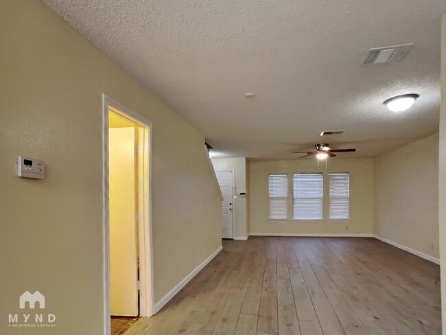 Building Photo - 9023 Mountain Field Dr