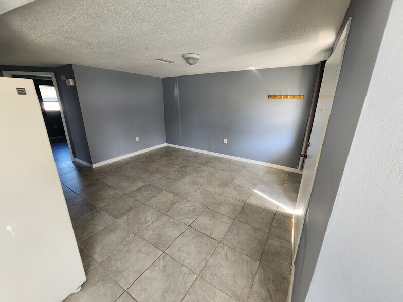 Living room - 12511 1st Is