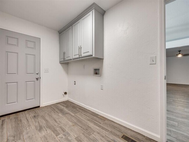 Building Photo - 6312 Overcourt Manor