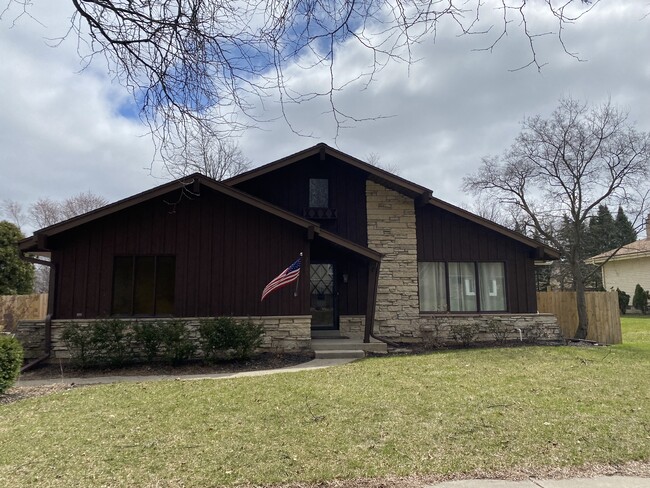 WELCOME HOME!! - 2909 Sussex Ln