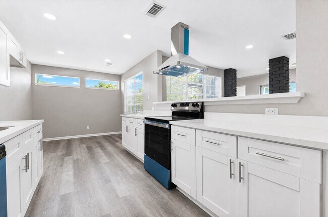 Building Photo - 15811 Pathfield Dr