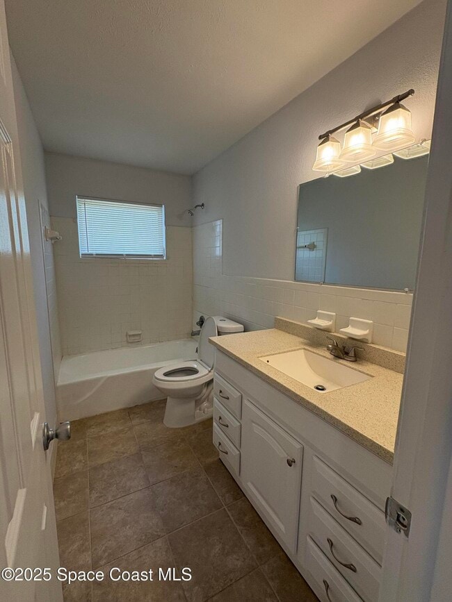 Building Photo - 620 Key Largo Dr S
