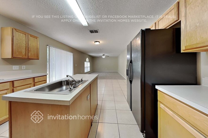 Building Photo - 1701 Alhambra Crest Dr