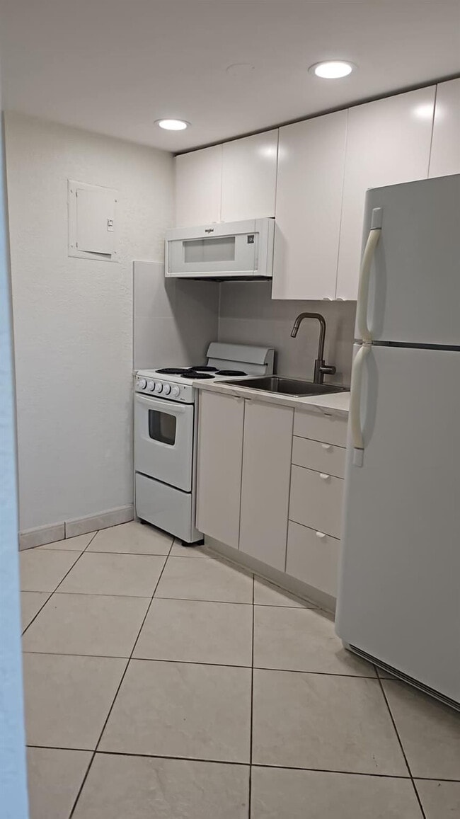 Building Photo - 3000 E Sunrise Blvd