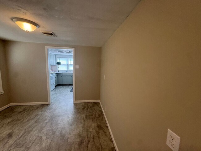Building Photo - Charming Bungalow with space to move