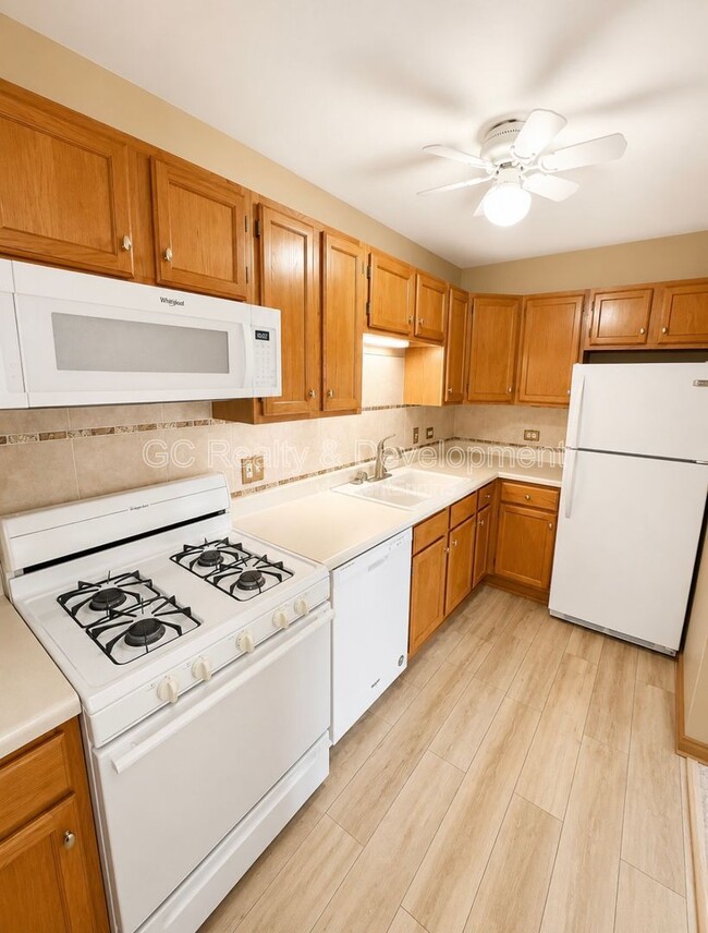 Building Photo - 57 E Hattendorf Ave