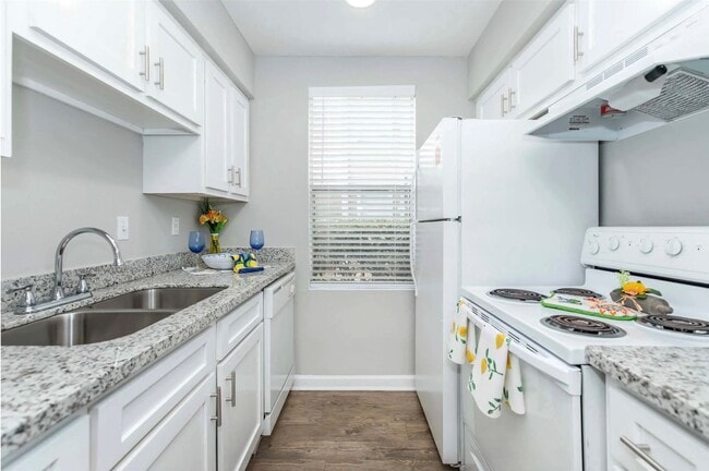 Building Photo - 201 Dixie Dr