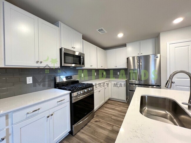 Building Photo - 1221C Champions Rest