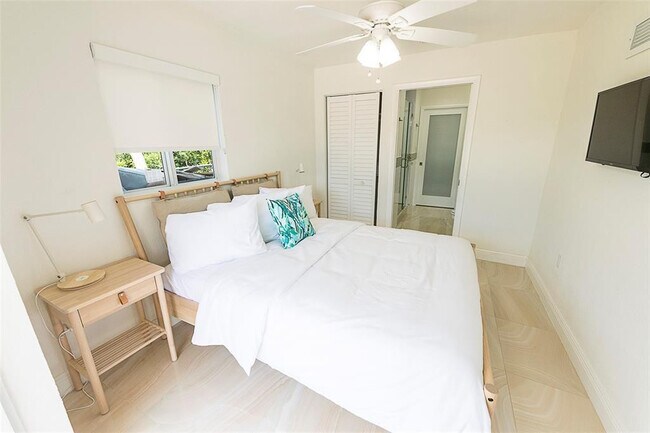 Building Photo - 1162 Hayes St