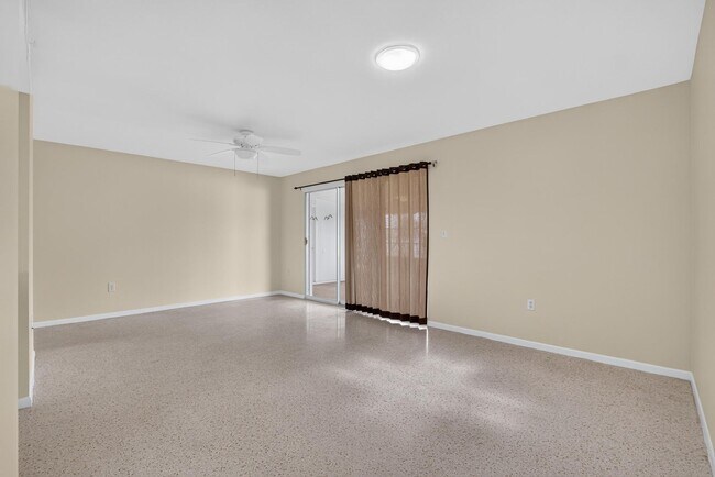 Building Photo - Affordable Sun city Home