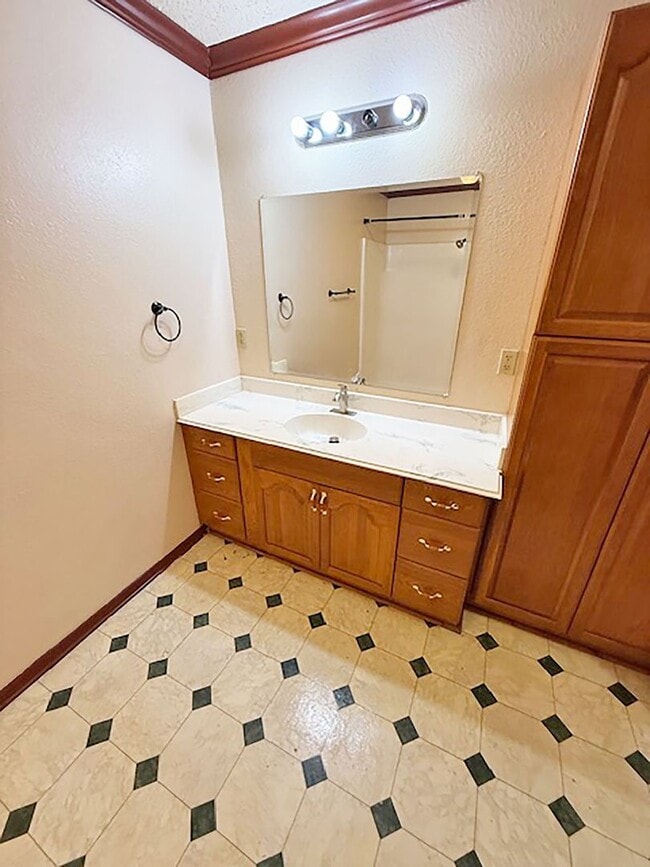 Building Photo - Nice 3 Bdrm 2 Bath Home in Decatur Texas