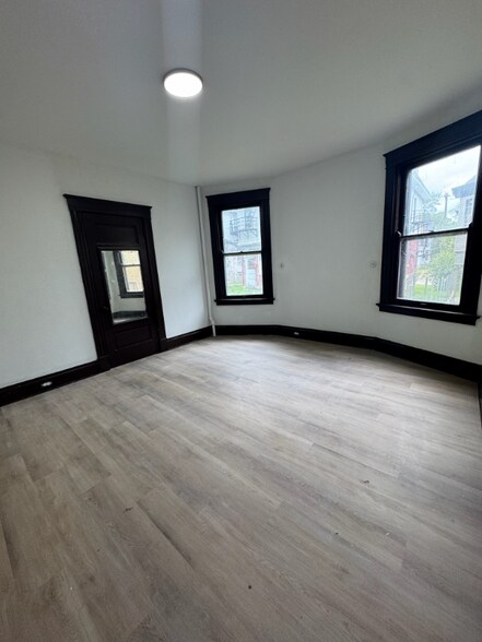 Building Photo - 2239 Burnet Ave