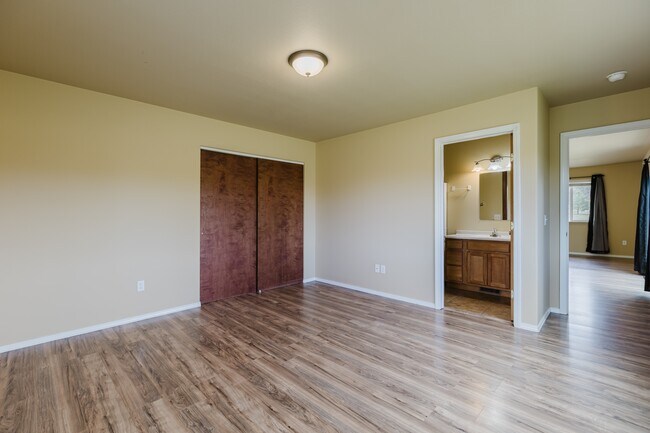 Building Photo - 55 Navajo St