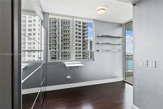 Building Photo - 801 Brickell Key Blvd