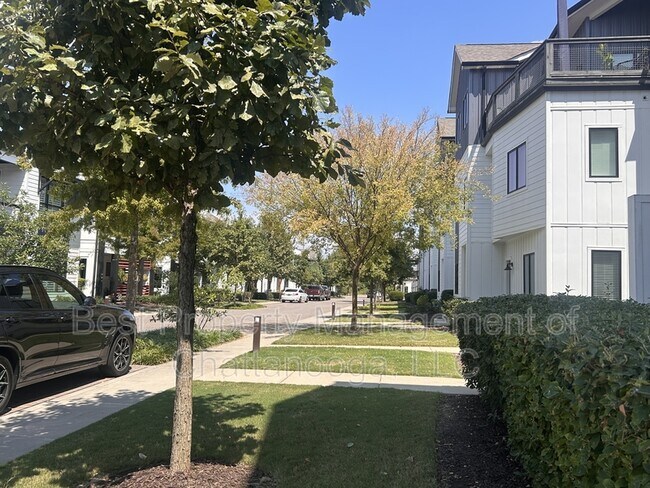 Building Photo - 3111 St Elmo Ave