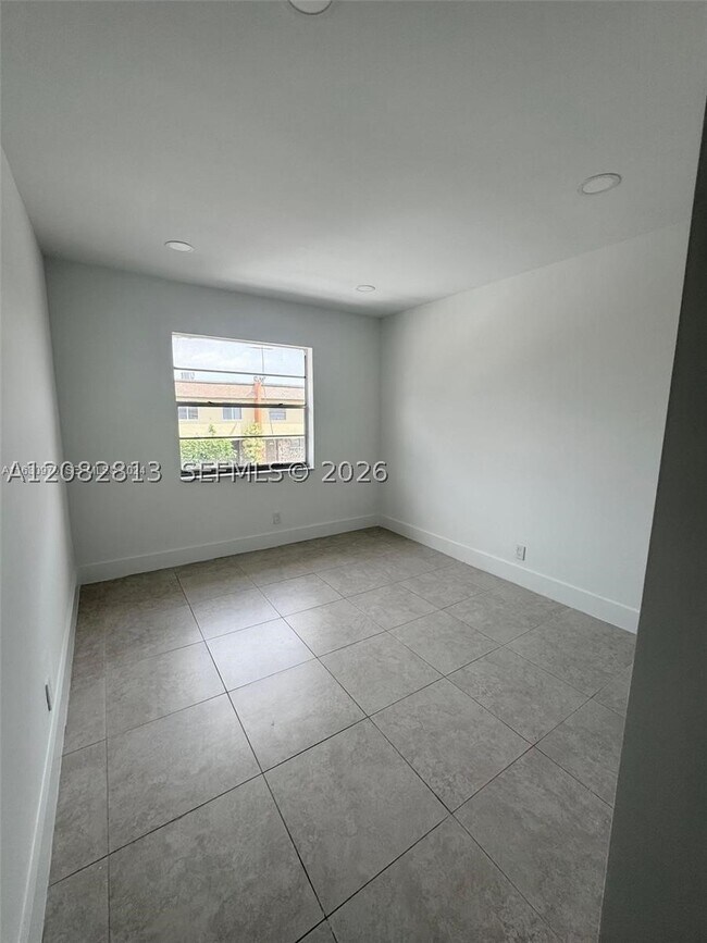 Building Photo - 6628 SW 41st St