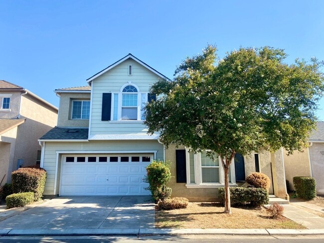 Primary Photo - Spacious 4/2.5 off Fig Garden Loop
