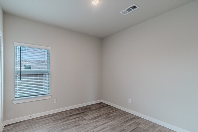 Building Photo - 21606 Wave Holw Dr