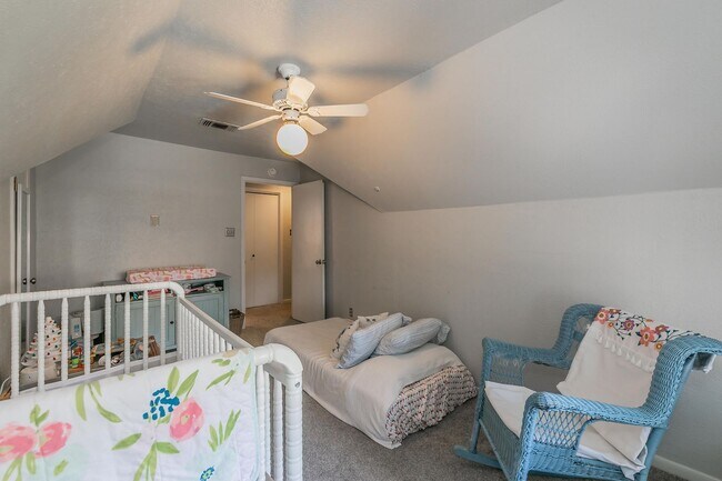 Building Photo - Charming Bungalow - Arlington Heights