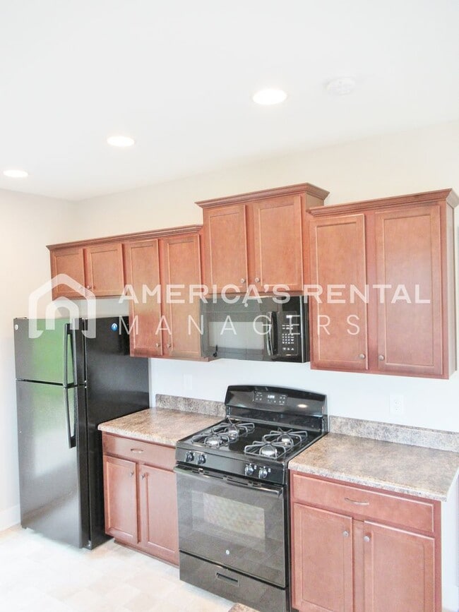 Building Photo - DEPOSIT PENDING! Beautiful Town Home with Garage in Chelsea... Available to View Now!!!