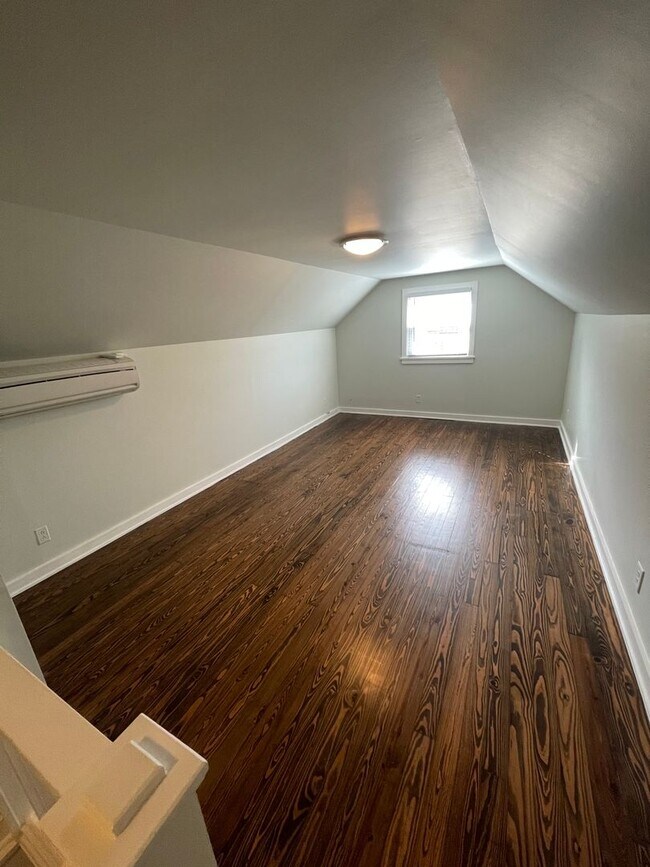 Building Photo - East Nashville!