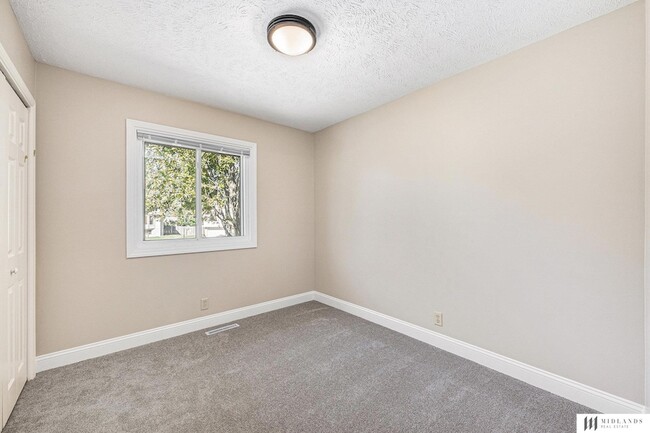 Building Photo - 3105 Mirror Cir