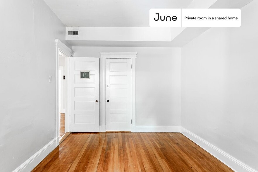 Building Photo - Room in Shared 4 bed/2 bath home