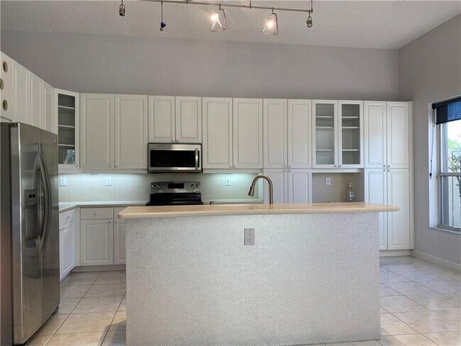 Building Photo - 1940 Sweetbay Way