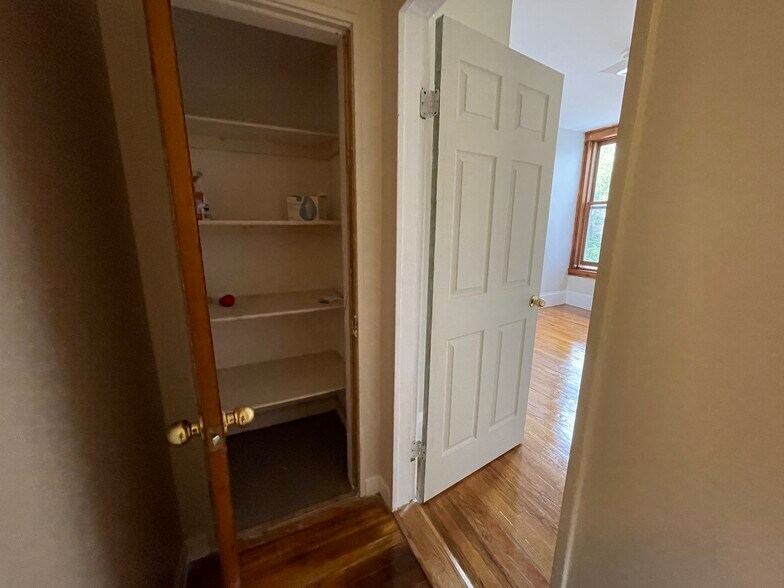 Building Photo - 338 K St