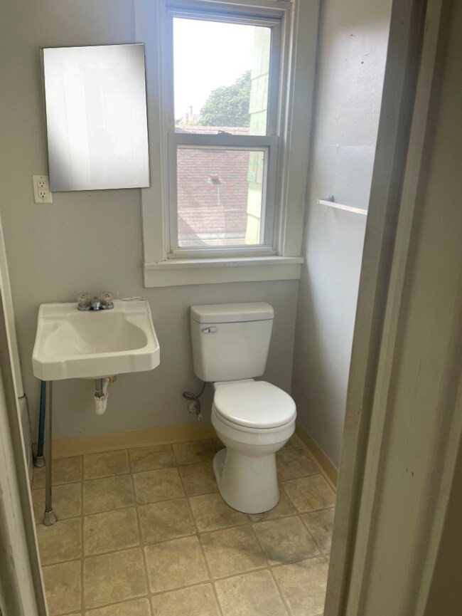 Building Photo - 33 Harvard St