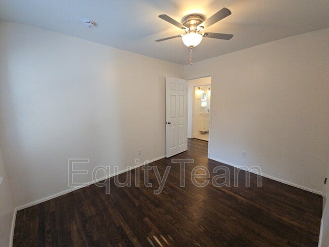 Building Photo - 120 Circle Dr