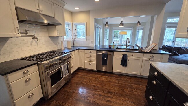 Building Photo - 7 bedroom 5 Bath Home In Desirable Boulder Location - Partially Furnished - 6 Month Lease Only