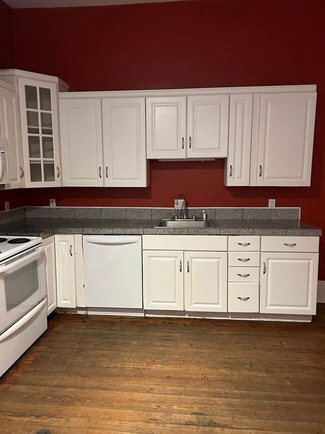 Building Photo - Savannah 1ST Floor of Duplex on Whitaker S...