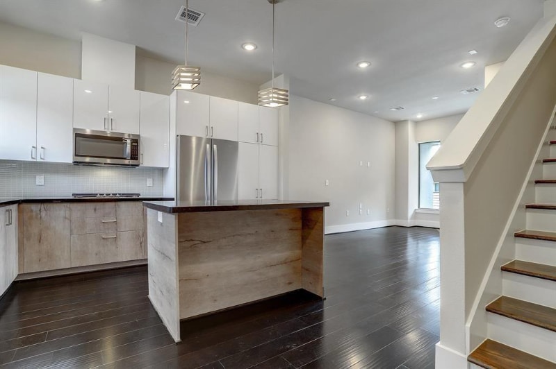 Building Photo - 2401 Crawford St