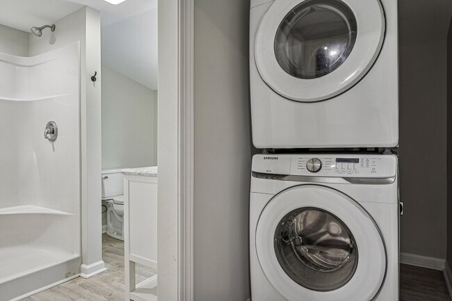 Building Photo - 68 Valley Rd