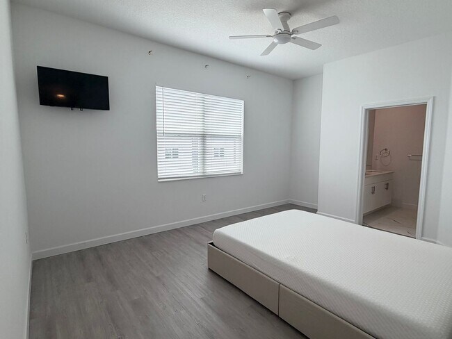 Building Photo - 368 Famagusta Dr