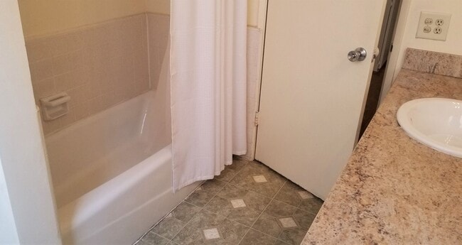 Building Photo - Luxurious 2 Bedroom, 2 Bath Condo in the Heart of Prime Hollywood