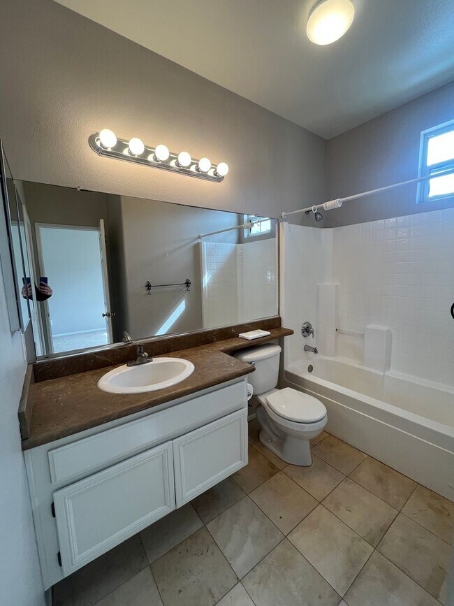 Building Photo - Available for Rent NOW Home in Encinitas!