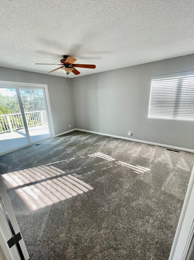 Building Photo - 204 Rockwood Dr