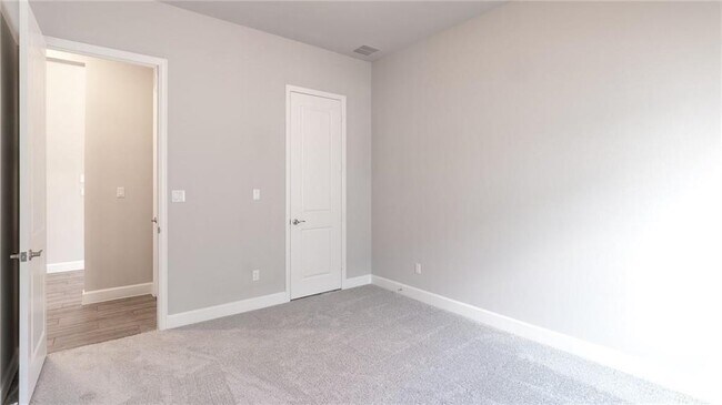 Building Photo - 6313 Empresa Dr