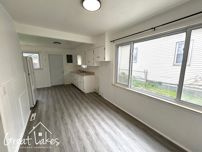 Building Photo - Lovely 3 Bedroom 1 Bathroom now available for rent