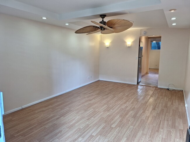 Building Photo - 1700 Makiki St