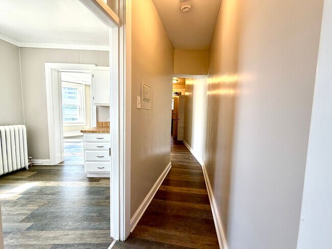 Building Photo - 162 S Potomac St