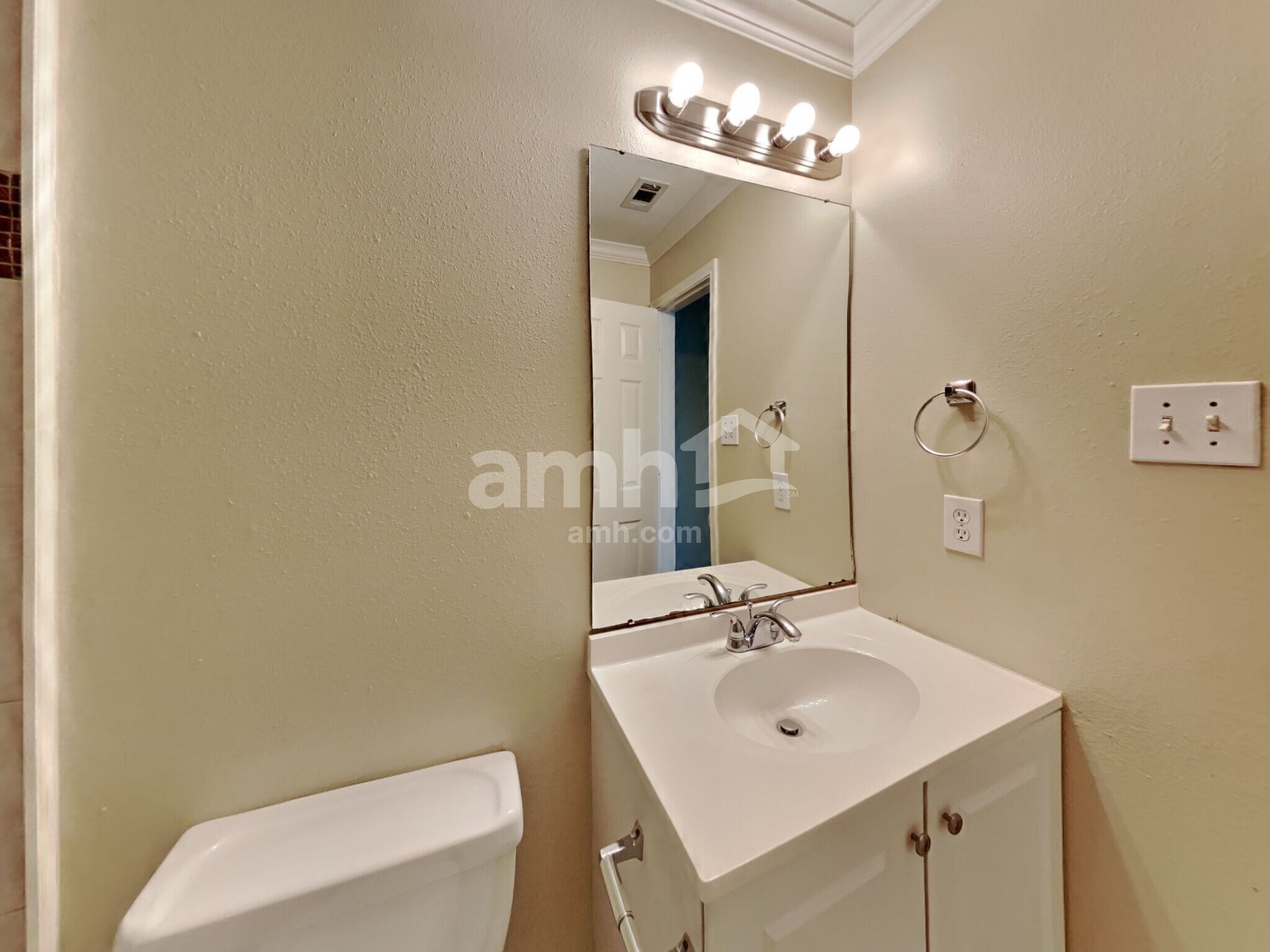 Building Photo - 20930 Grovedale Dr