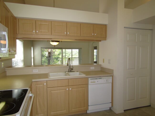 Building Photo - 868 Saranac Lake Dr